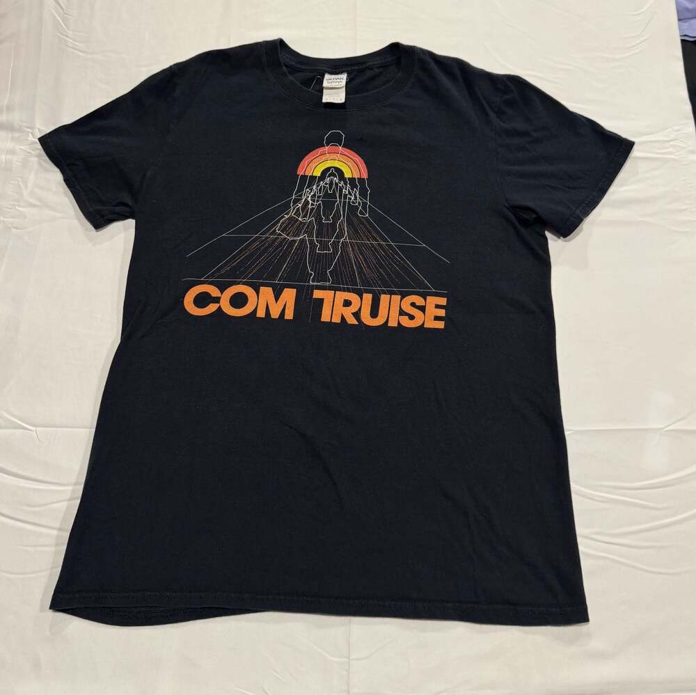 Gildan Softstyle Com Truise Graphic Band T-Shirt Size M Black Y2K
